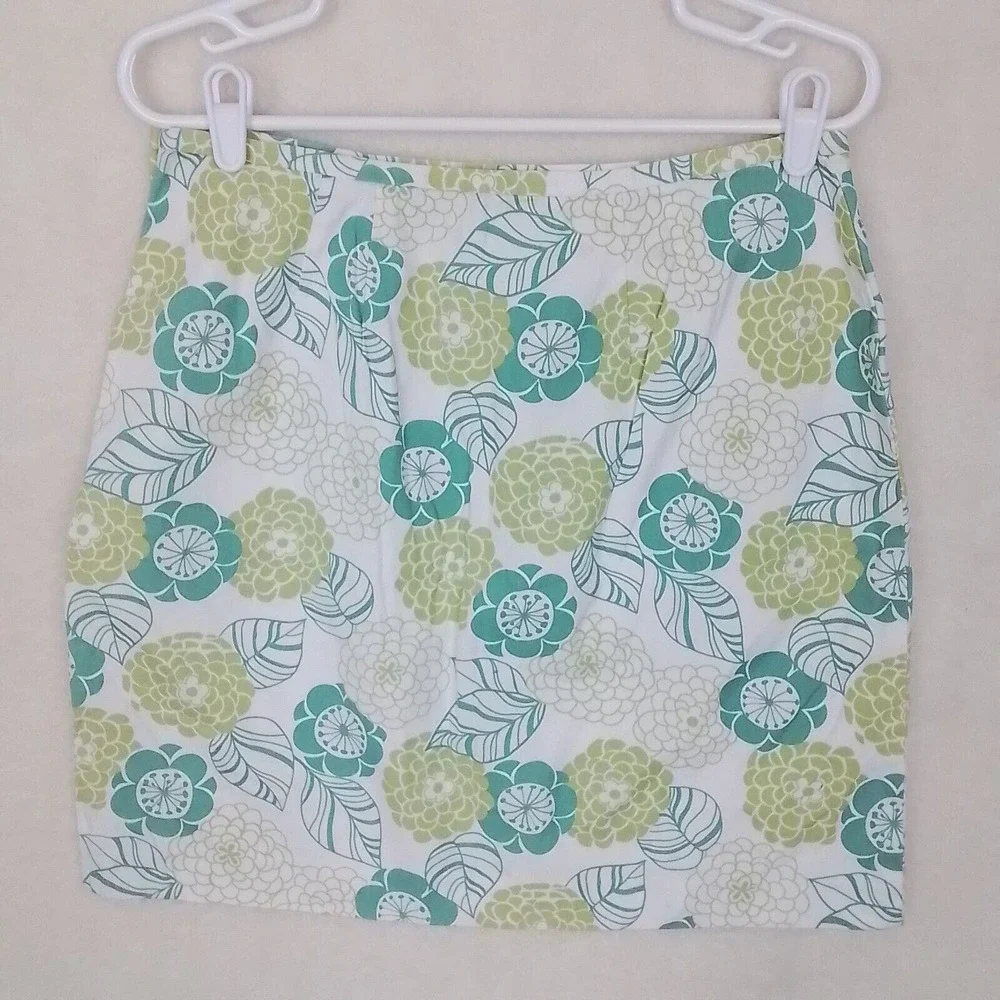 LOFT 100% Cotton Casual Short Skirt Size 12 Petite in White‎ Green Floral Design